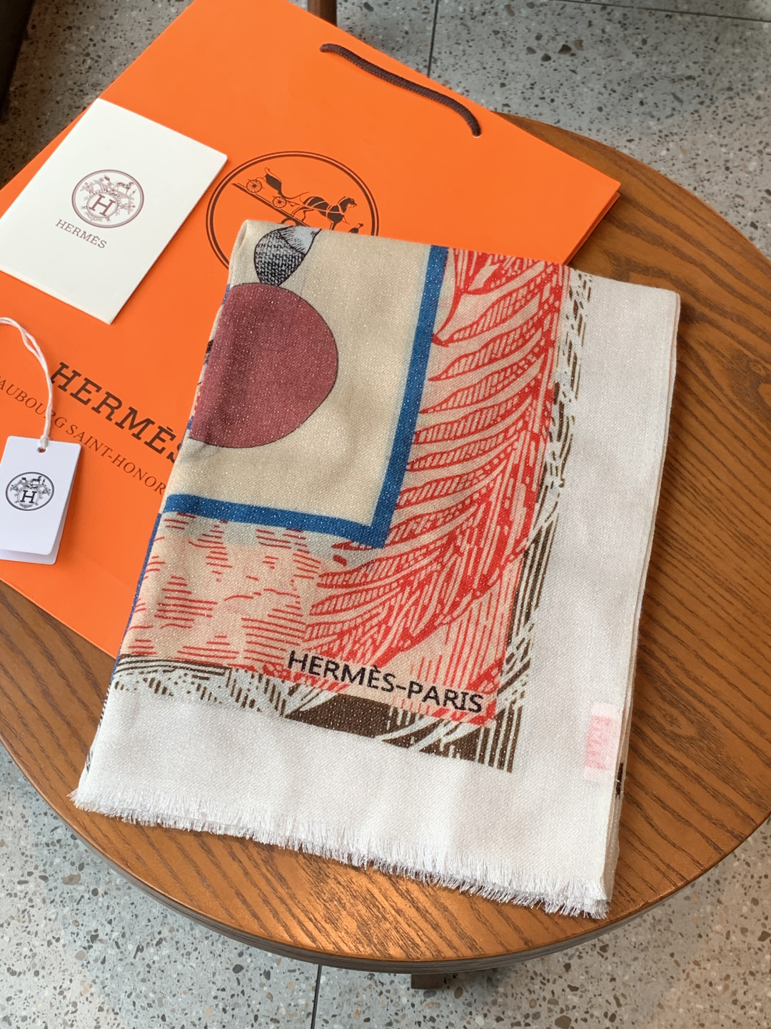 会发光发亮的围巾 爱马仕 专柜同步 买了都说好看羊绒印花‼️推荐💕顶级工艺超值‼️爱马仕专柜爆款🎁🎁羊绒
