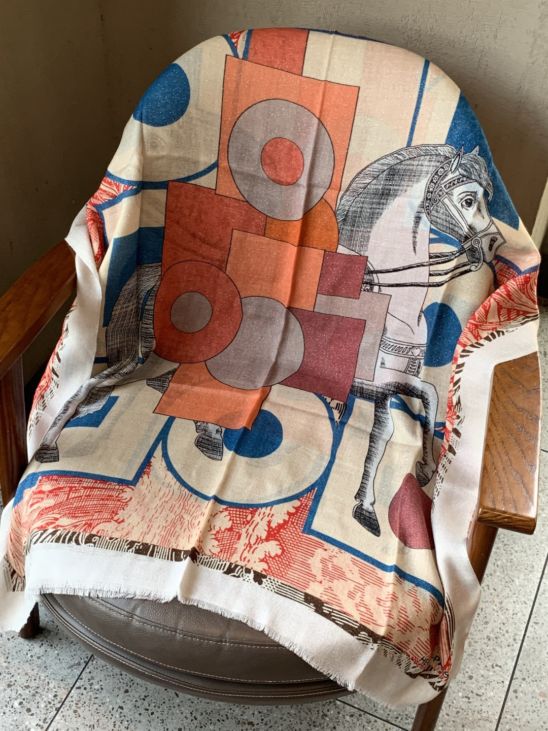 会发光发亮的围巾 爱马仕 专柜同步 买了都说好看羊绒印花‼️推荐💕顶级工艺超值‼️爱马仕专柜爆款🎁🎁羊绒