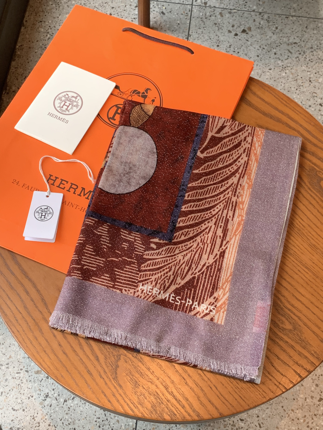 会发光发亮的围巾 爱马仕 专柜同步 买了都说好看羊绒印花‼️推荐💕顶级工艺超值‼️爱马仕专柜爆款🎁🎁羊绒