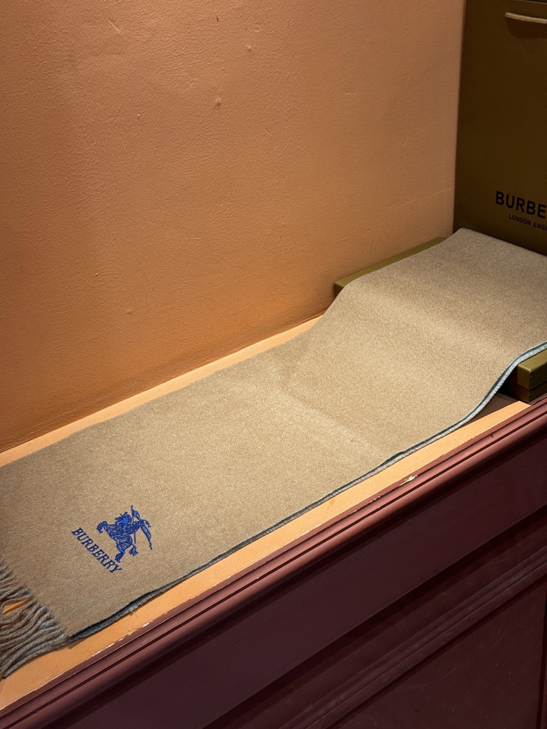 ✨✨太美了😍巴宝莉 情侣款 美到要尖叫😱专柜最新款🎊英伦欧美范儿 又是一款即时尚又实用的大围巾&长巾，🎆