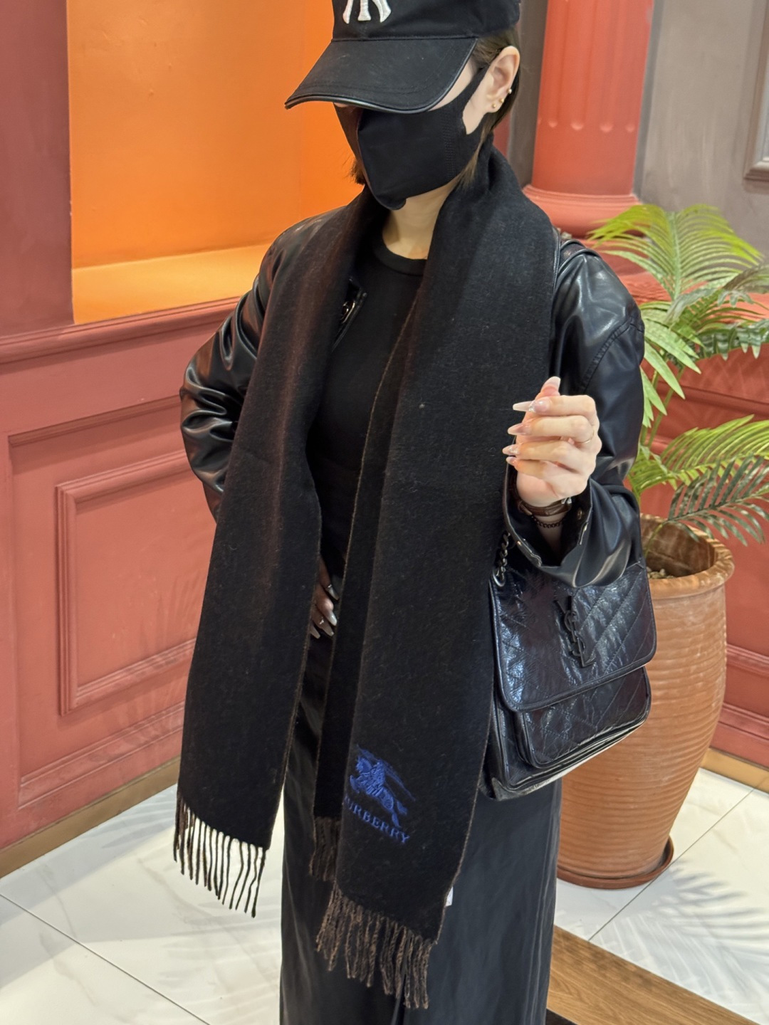 ✨✨太美了😍巴宝莉 情侣款 美到要尖叫😱专柜最新款🎊英伦欧美范儿 又是一款即时尚又实用的大围巾&长巾，🎆