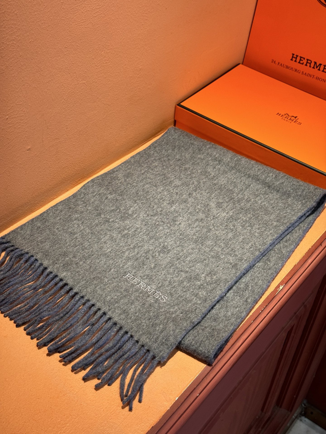✨✨太美了😍 爱马仕 情侣款 美到要尖叫😱专柜最新款🎊英伦欧美范儿 又是一款即时尚又实用的大围巾&长巾，