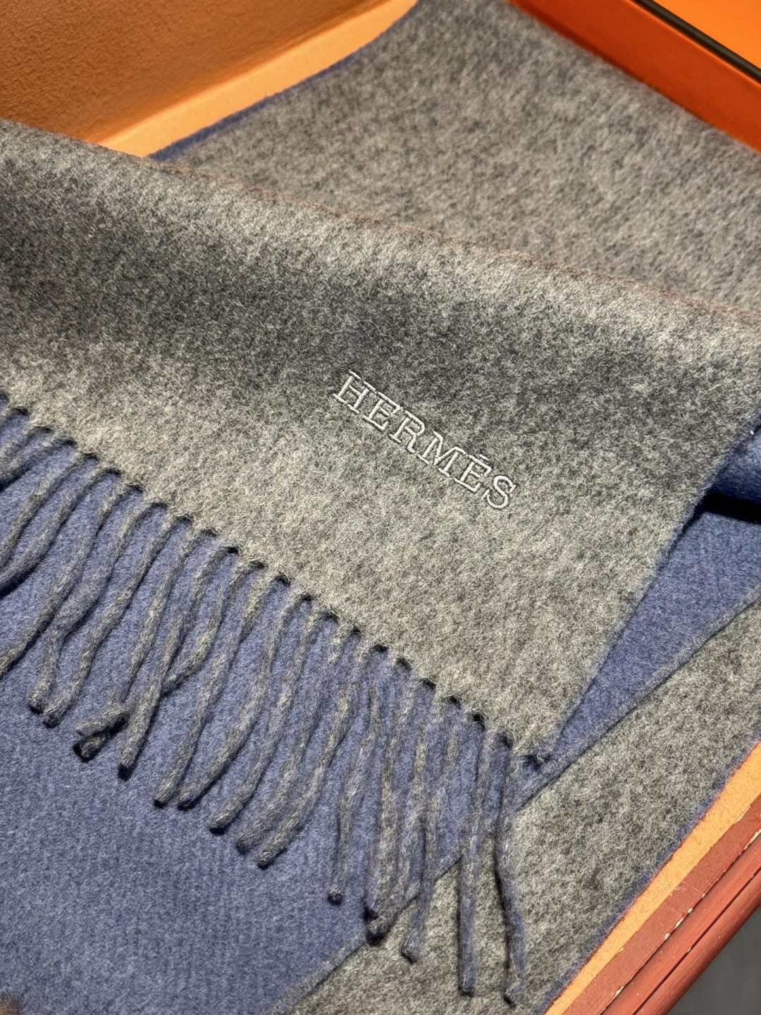 ✨✨太美了😍 爱马仕 情侣款 美到要尖叫😱专柜最新款🎊英伦欧美范儿 又是一款即时尚又实用的大围巾&长巾，