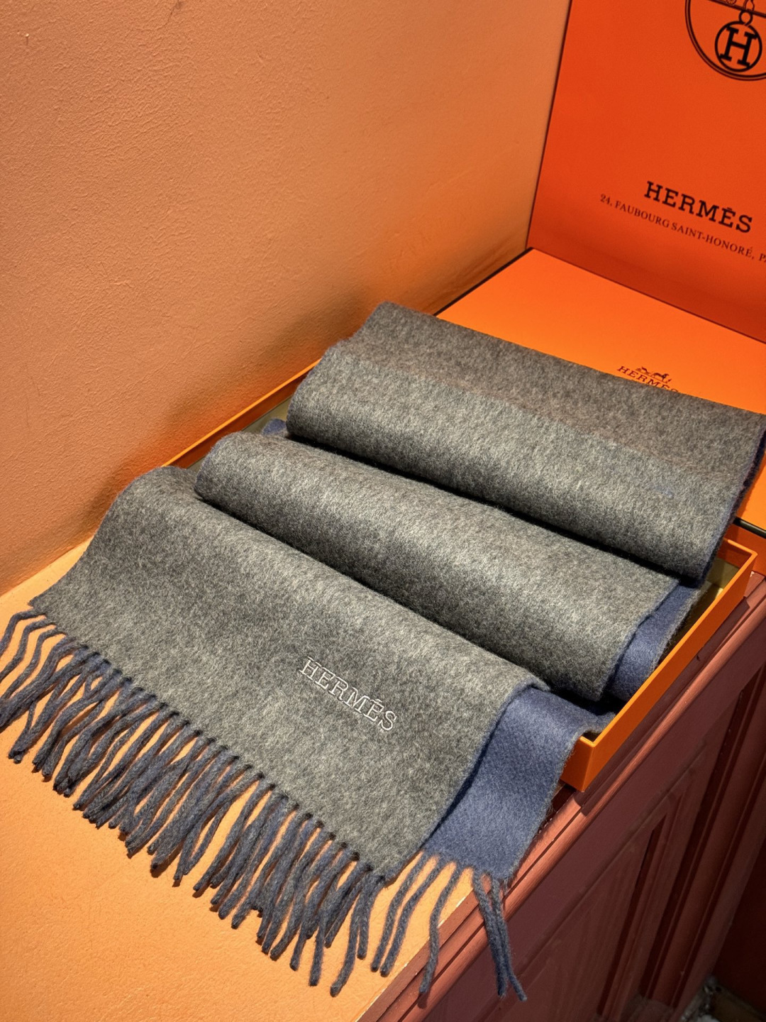 ✨✨太美了😍 爱马仕 情侣款 美到要尖叫😱专柜最新款🎊英伦欧美范儿 又是一款即时尚又实用的大围巾&长巾，