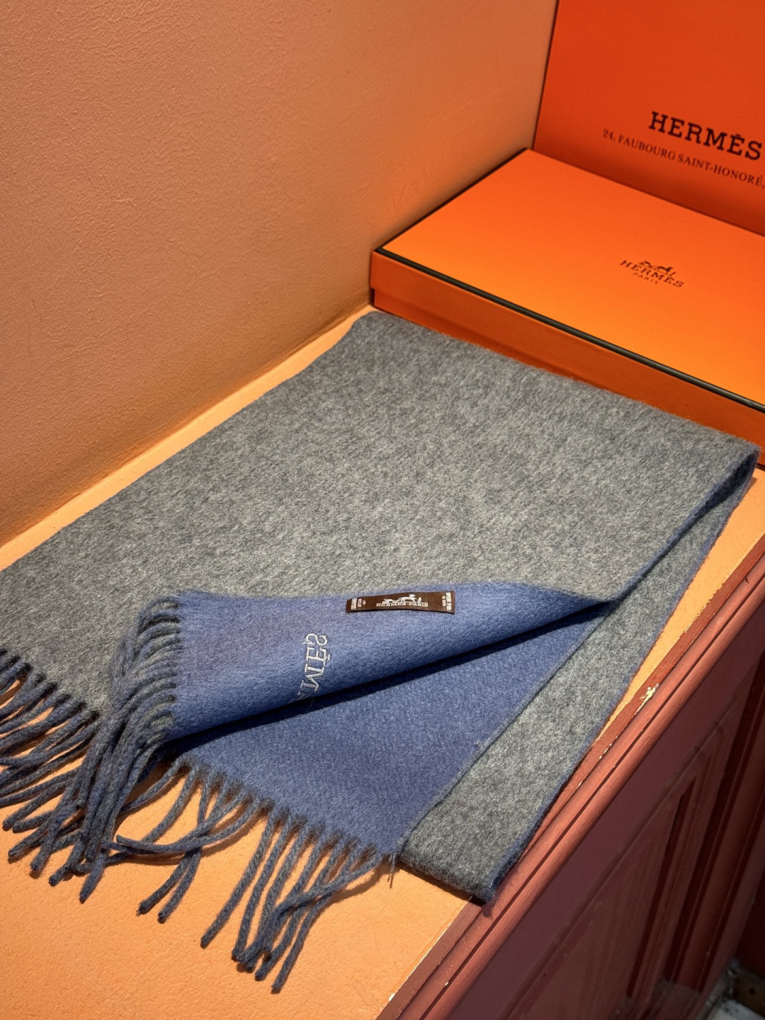 ✨✨太美了😍 爱马仕 情侣款 美到要尖叫😱专柜最新款🎊英伦欧美范儿 又是一款即时尚又实用的大围巾&长巾，