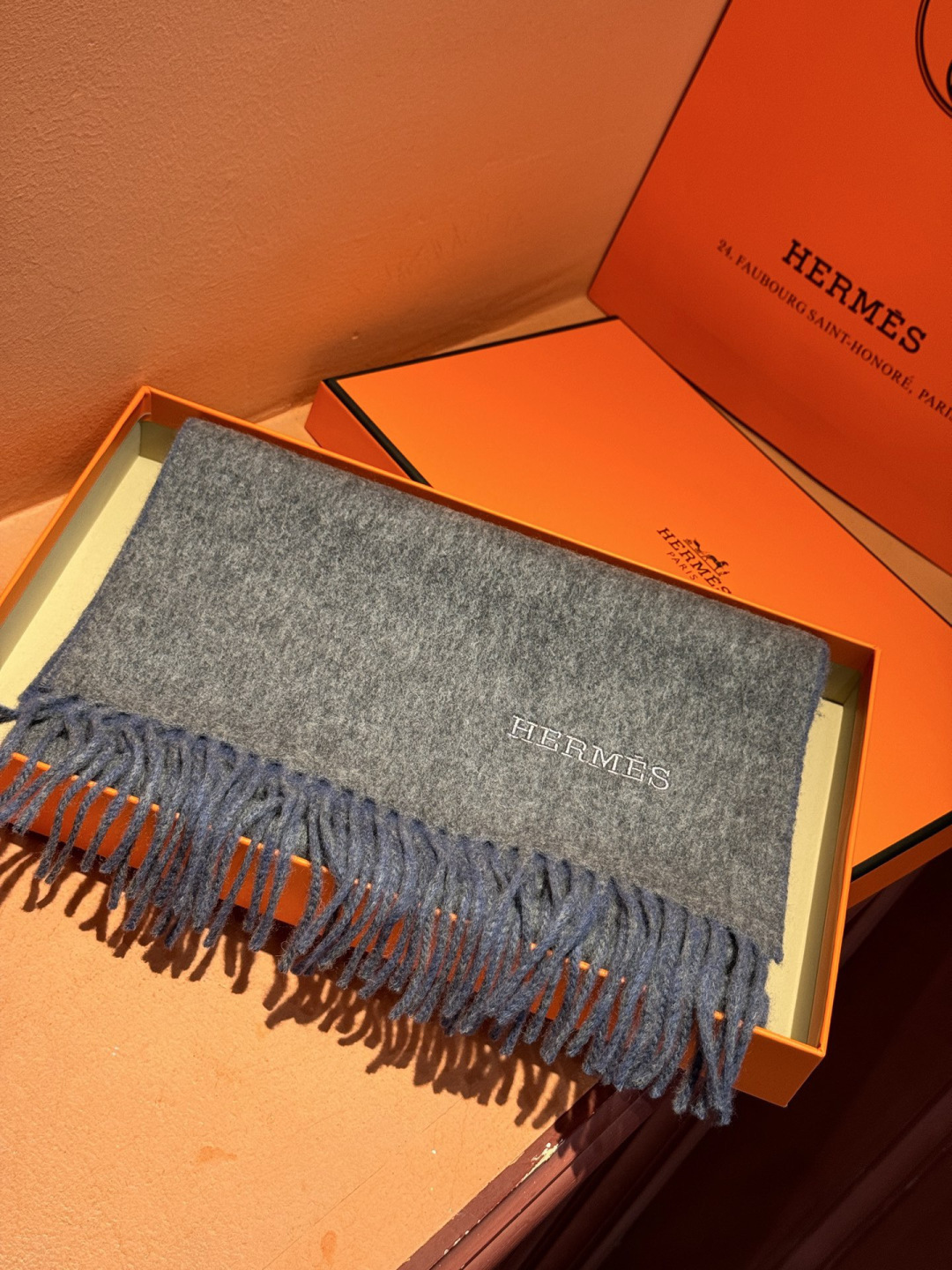 ✨✨太美了😍 爱马仕 情侣款 美到要尖叫😱专柜最新款🎊英伦欧美范儿 又是一款即时尚又实用的大围巾&长巾，