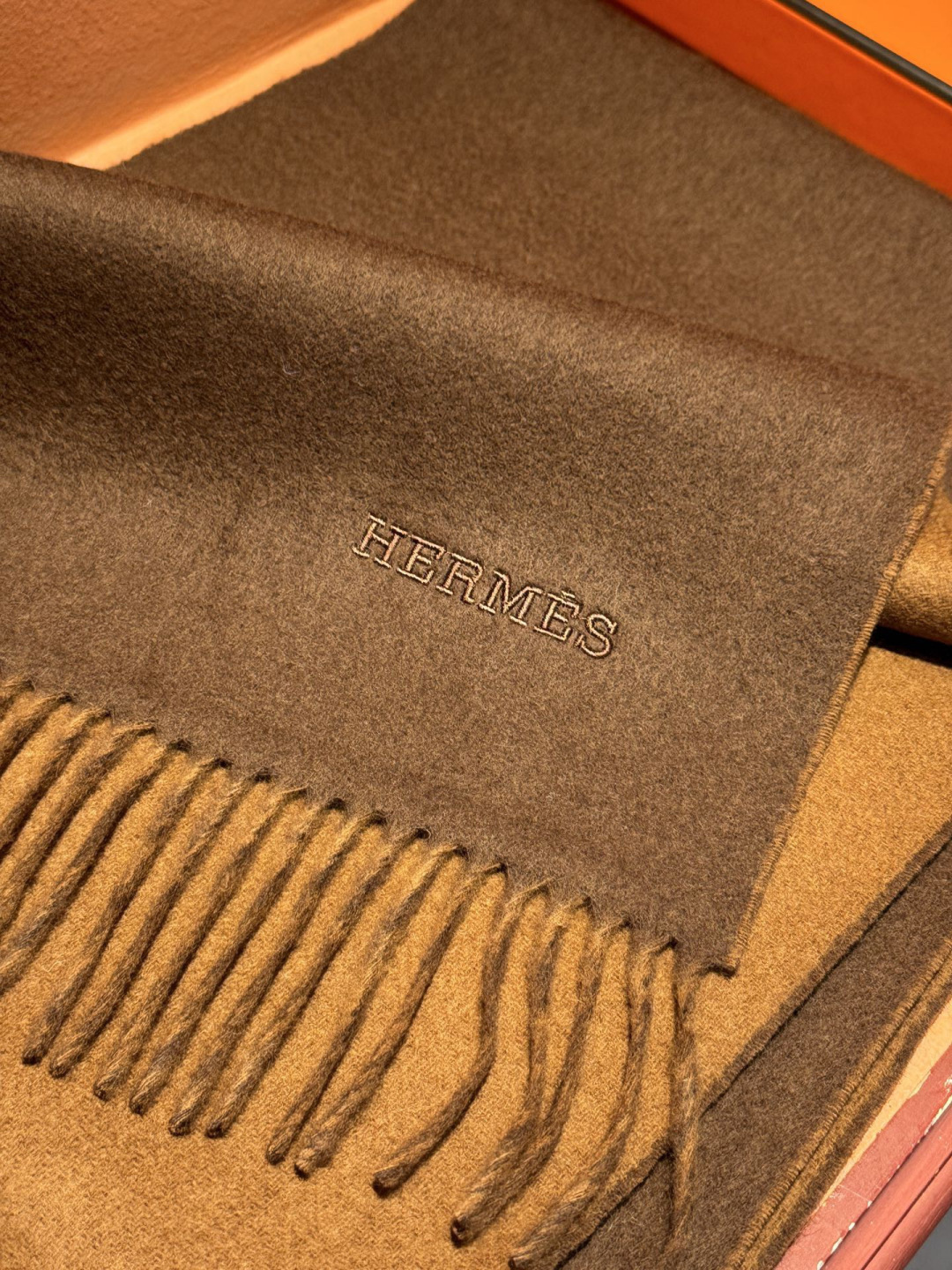 ✨✨太美了😍 爱马仕 情侣款 美到要尖叫😱专柜最新款🎊英伦欧美范儿 又是一款即时尚又实用的大围巾&长巾，