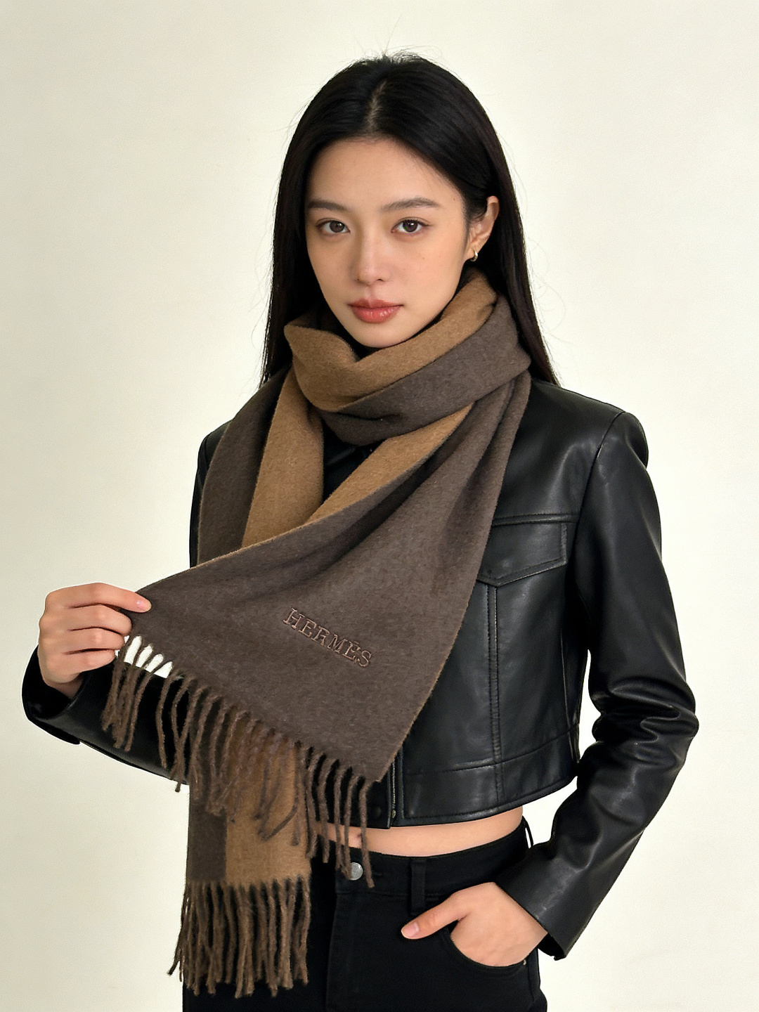 ✨✨太美了😍 爱马仕 情侣款 美到要尖叫😱专柜最新款🎊英伦欧美范儿 又是一款即时尚又实用的大围巾&长巾，
