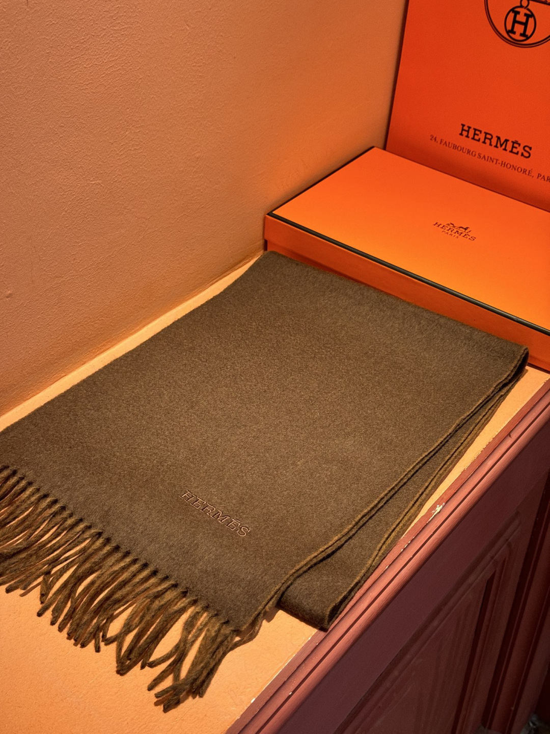 ✨✨太美了😍 爱马仕 情侣款 美到要尖叫😱专柜最新款🎊英伦欧美范儿 又是一款即时尚又实用的大围巾&长巾，
