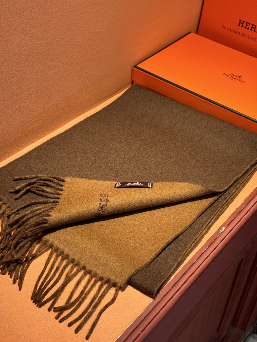 ✨✨太美了😍 爱马仕 情侣款 美到要尖叫😱专柜最新款🎊英伦欧美范儿 又是一款即时尚又实用的大围巾&长巾，
