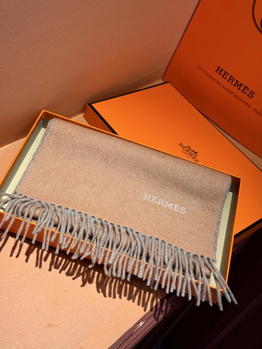 ✨✨太美了😍 爱马仕 情侣款 美到要尖叫😱专柜最新款🎊英伦欧美范儿 又是一款即时尚又实用的大围巾&长巾，