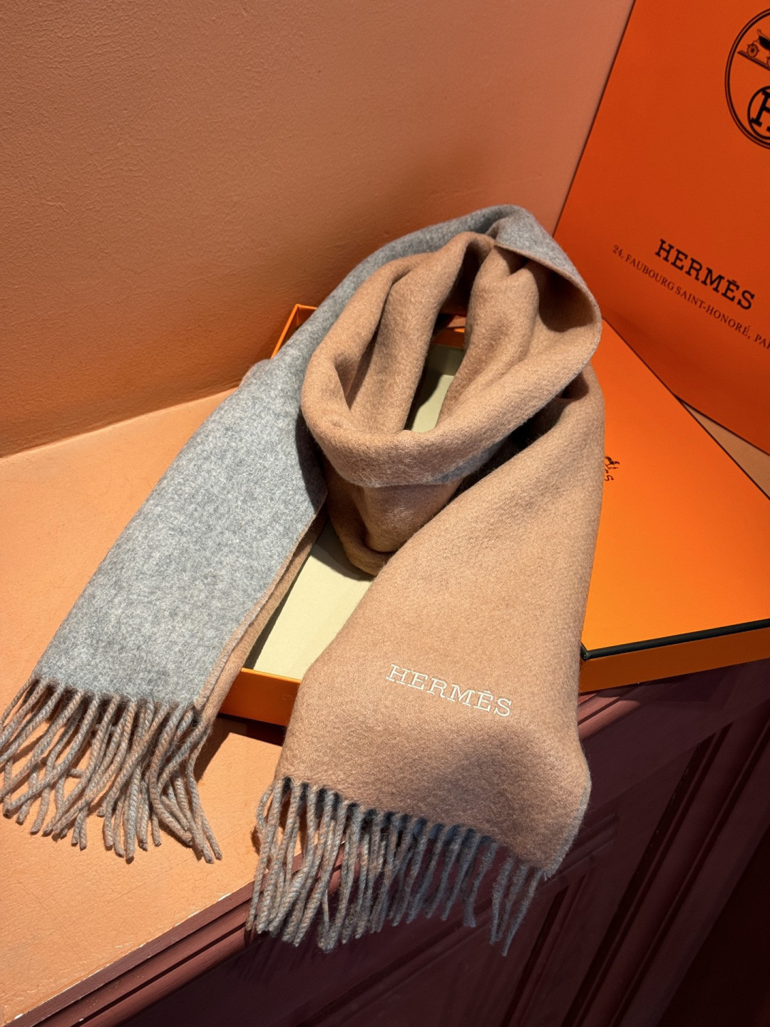 ✨✨太美了😍 爱马仕 情侣款 美到要尖叫😱专柜最新款🎊英伦欧美范儿 又是一款即时尚又实用的大围巾&长巾，