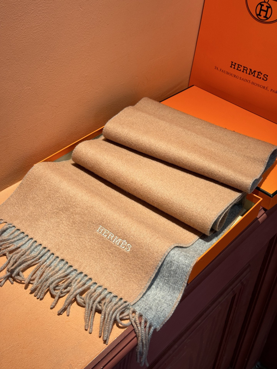 ✨✨太美了😍 爱马仕 情侣款 美到要尖叫😱专柜最新款🎊英伦欧美范儿 又是一款即时尚又实用的大围巾&长巾，