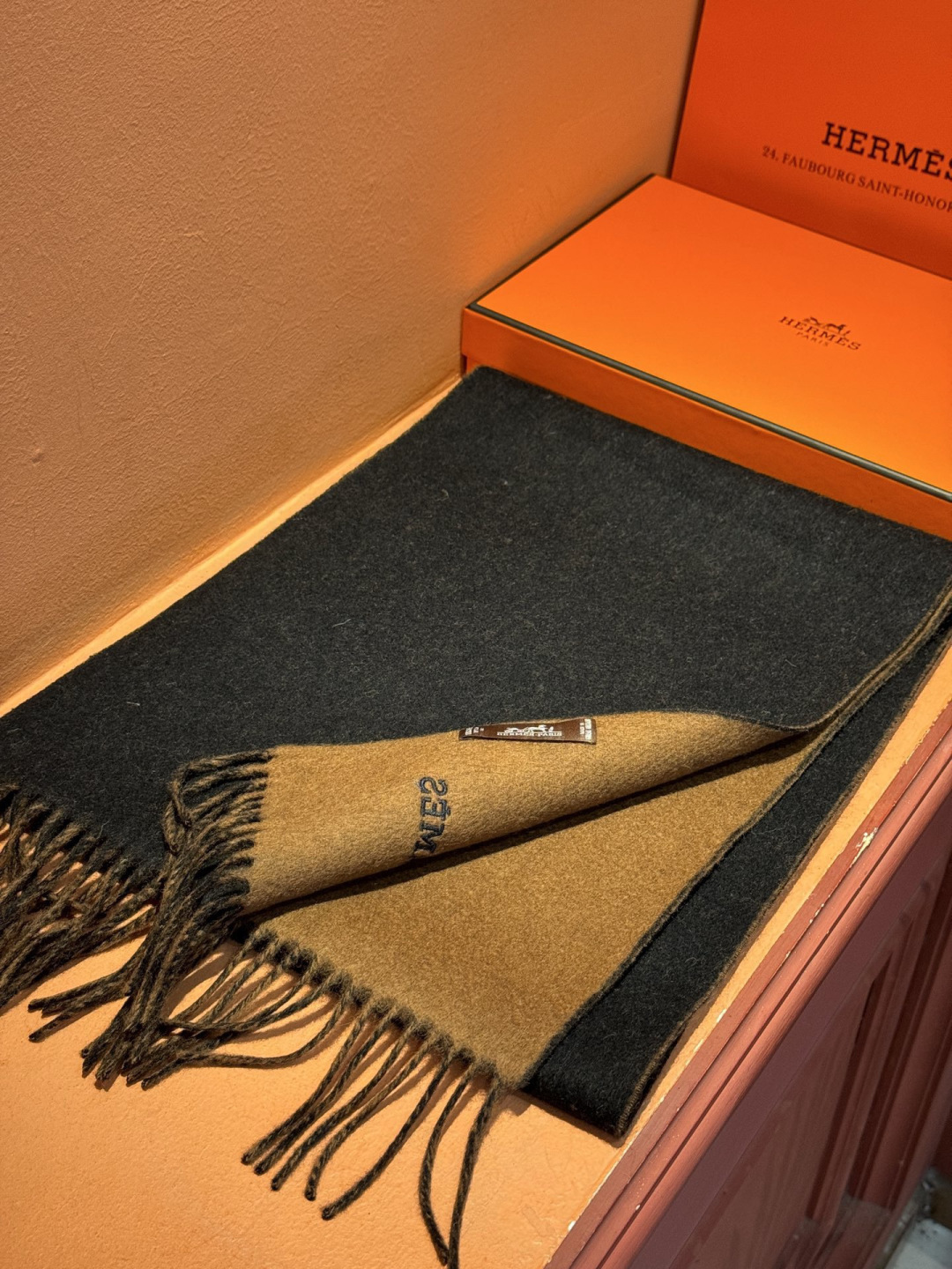 ✨✨太美了😍 爱马仕 情侣款 美到要尖叫😱专柜最新款🎊英伦欧美范儿 又是一款即时尚又实用的大围巾&长巾，