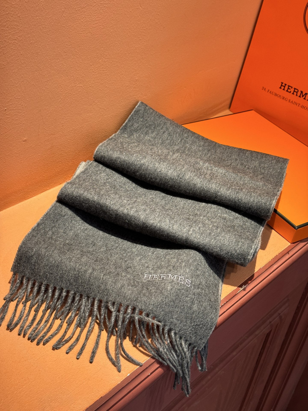 ✨✨太美了😍 爱马仕 情侣款 美到要尖叫😱专柜最新款🎊英伦欧美范儿 又是一款即时尚又实用的大围巾&长巾，