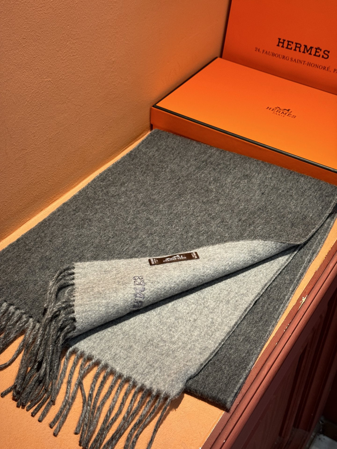 ✨✨太美了😍 爱马仕 情侣款 美到要尖叫😱专柜最新款🎊英伦欧美范儿 又是一款即时尚又实用的大围巾&长巾，