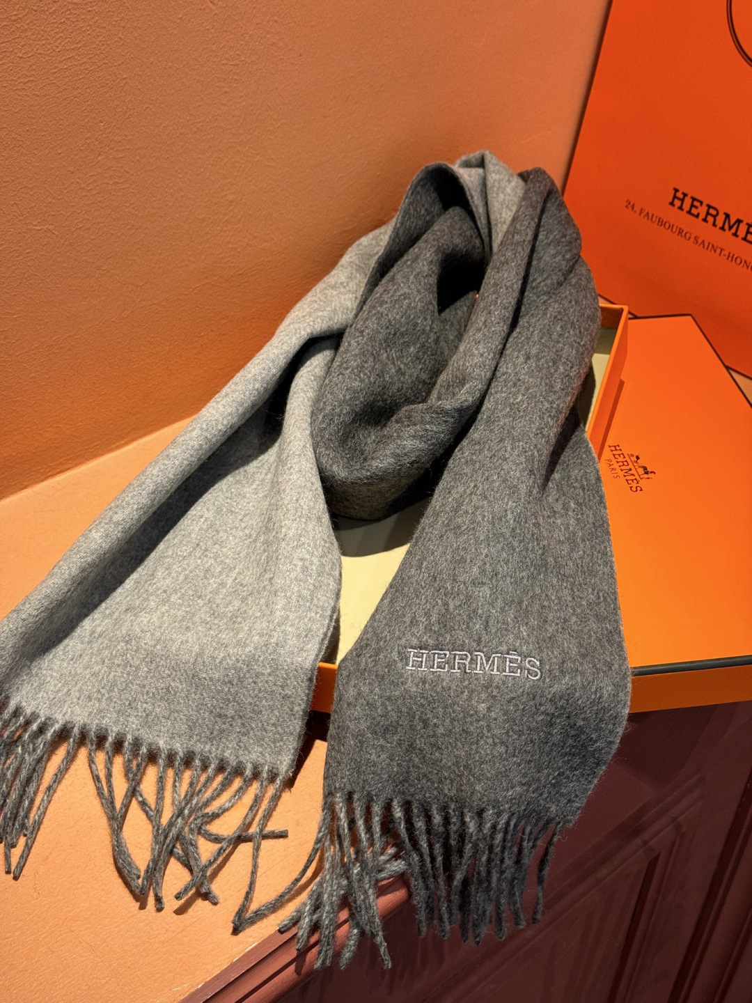 ✨✨太美了😍 爱马仕 情侣款 美到要尖叫😱专柜最新款🎊英伦欧美范儿 又是一款即时尚又实用的大围巾&长巾，