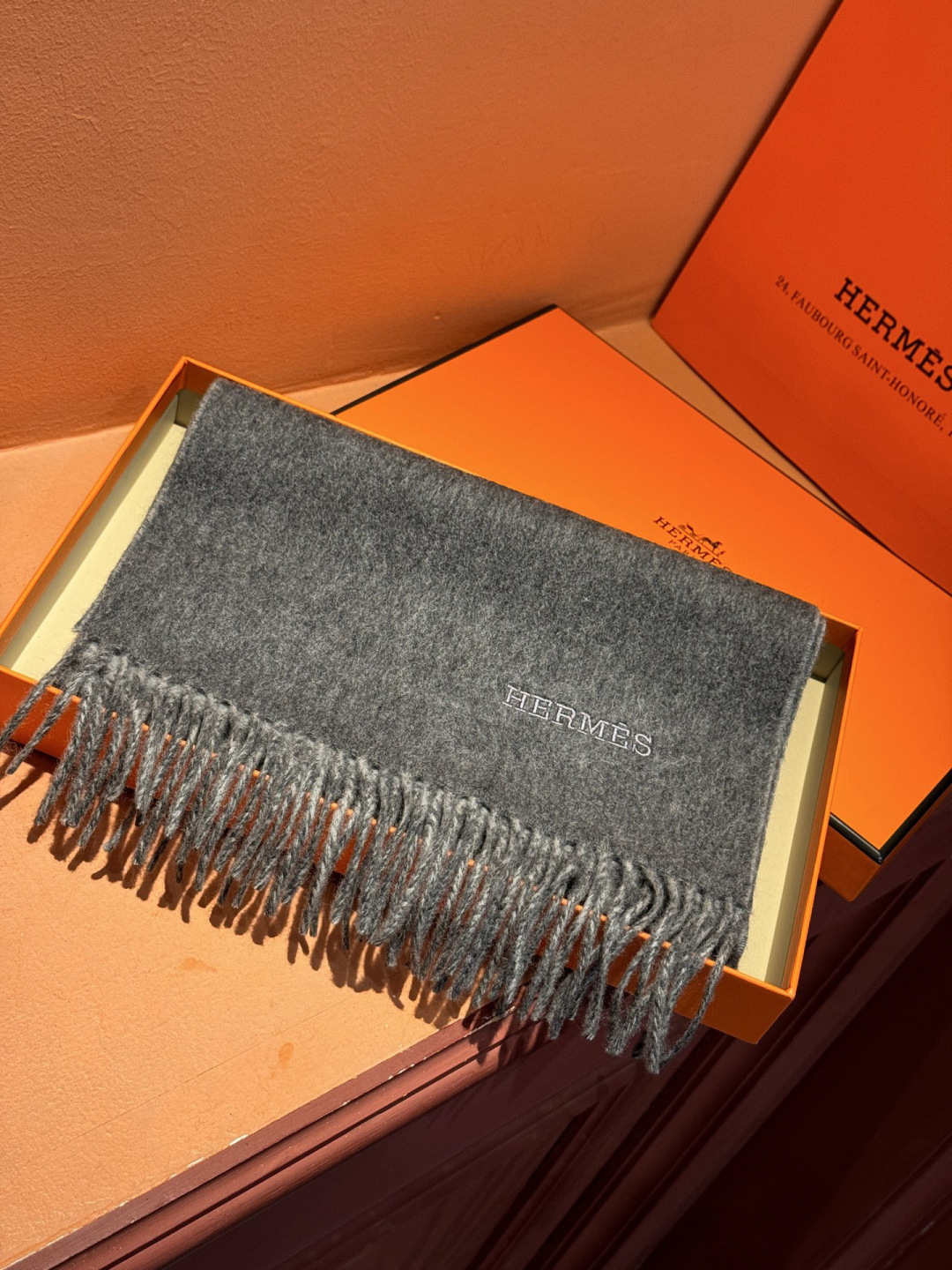 ✨✨太美了😍 爱马仕 情侣款 美到要尖叫😱专柜最新款🎊英伦欧美范儿 又是一款即时尚又实用的大围巾&长巾，