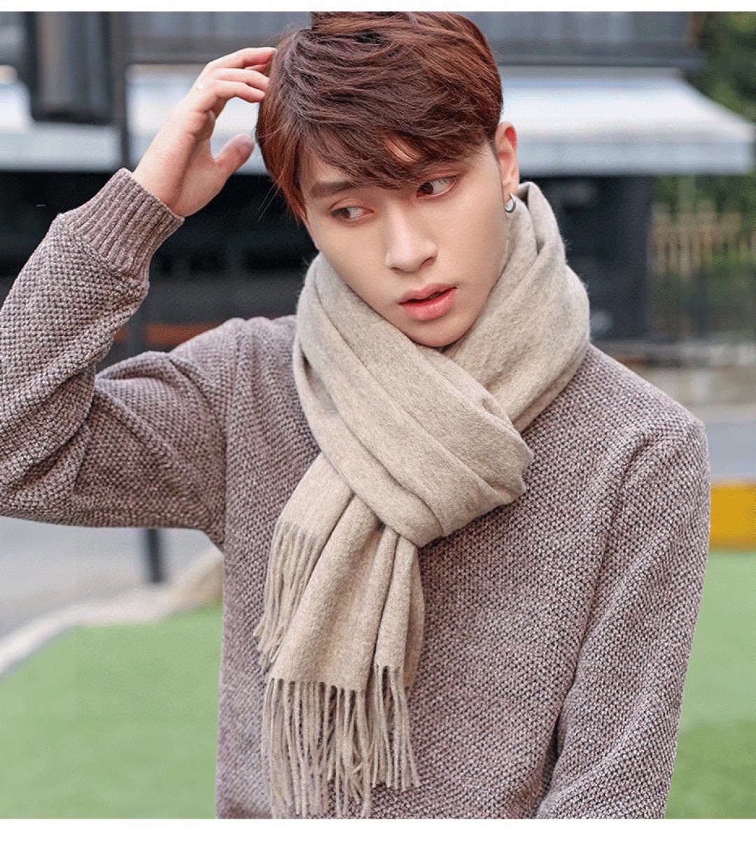 普拉达（PRADA）最新情侣款围巾 大方 简约 是成功男士不二追求 经典图案搭配LOGO设计 时尚色调 