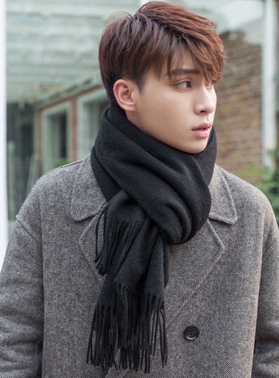 普拉达（PRADA）最新情侣款围巾 大方 简约 是成功男士不二追求 经典图案搭配LOGO设计 时尚色调 