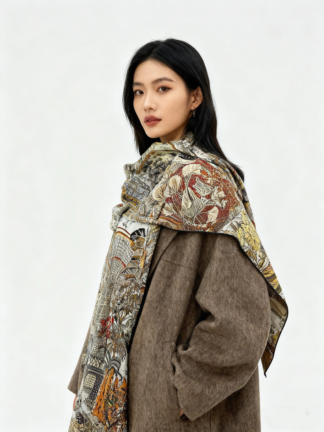 💟抢先 上新💞【双面同色丝绒方巾】手工卷边山羊绒和真丝混纺披肩（70%山羊绒，30%桑蚕丝）这款披肩采用