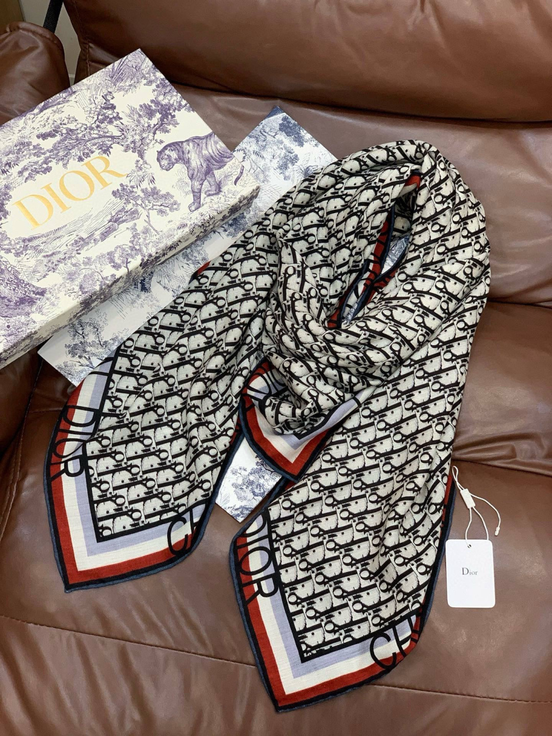 新✨✨😘👍Dior最最新的专柜主打款【D边框老花140】 💟 度假及日常都非常好搭配的款😍订单私流 】一