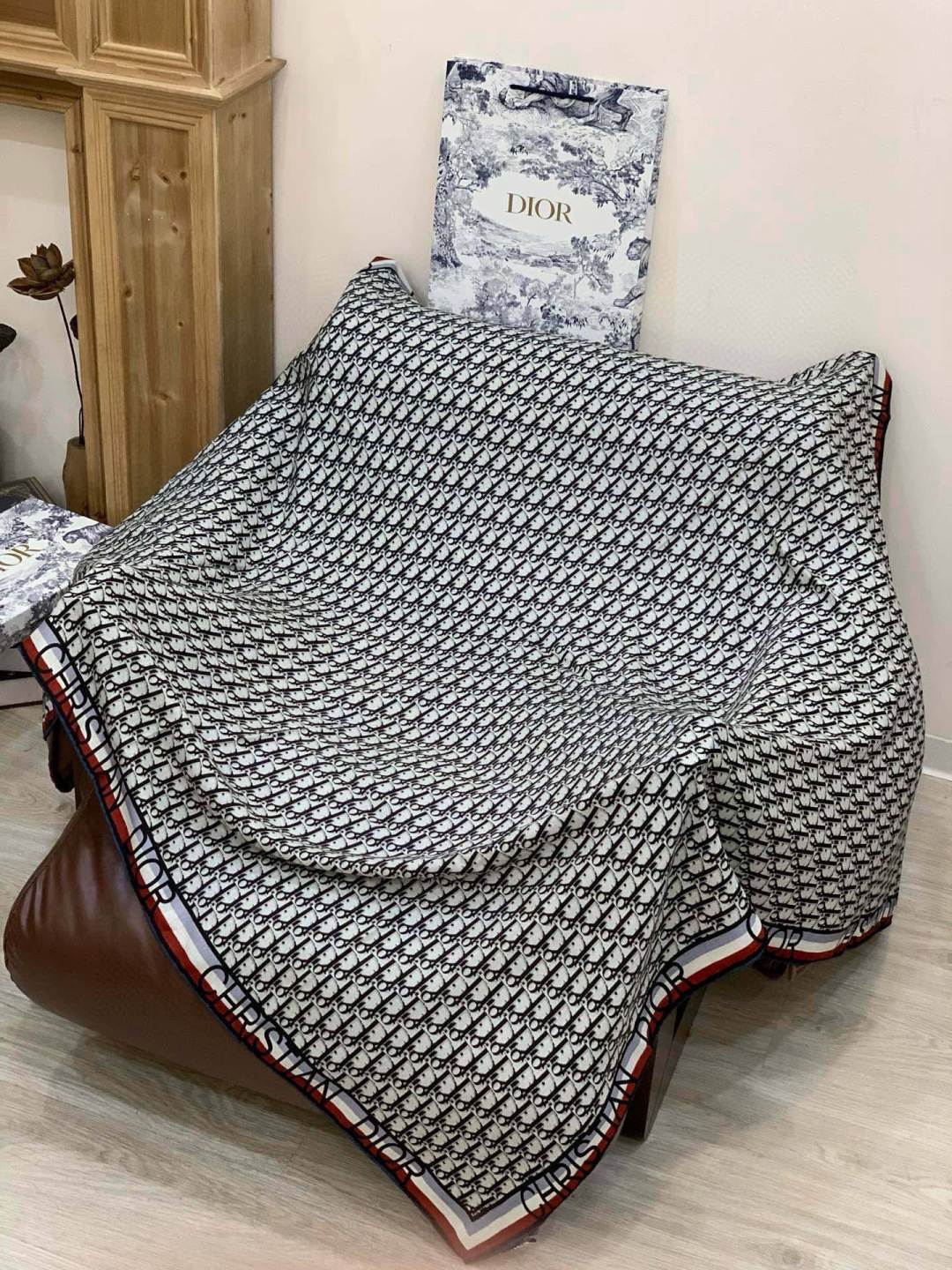 新✨✨😘👍Dior最最新的专柜主打款【D边框老花140】 💟 度假及日常都非常好搭配的款😍订单私流 】一