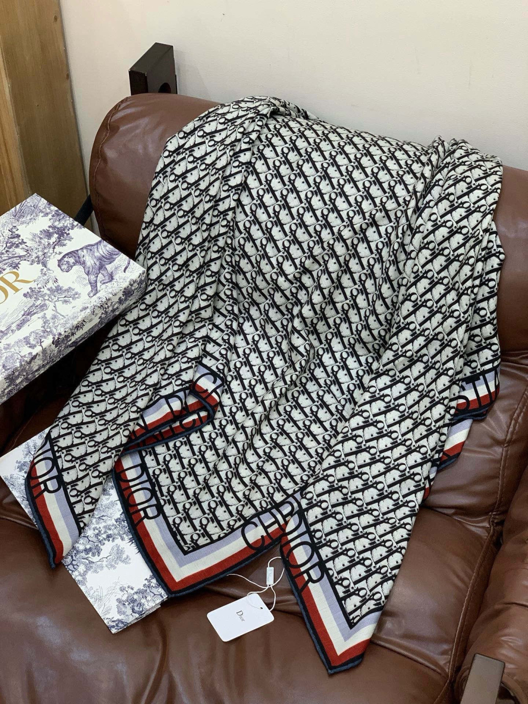 新✨✨😘👍Dior最最新的专柜主打款【D边框老花140】 💟 度假及日常都非常好搭配的款😍订单私流 】一