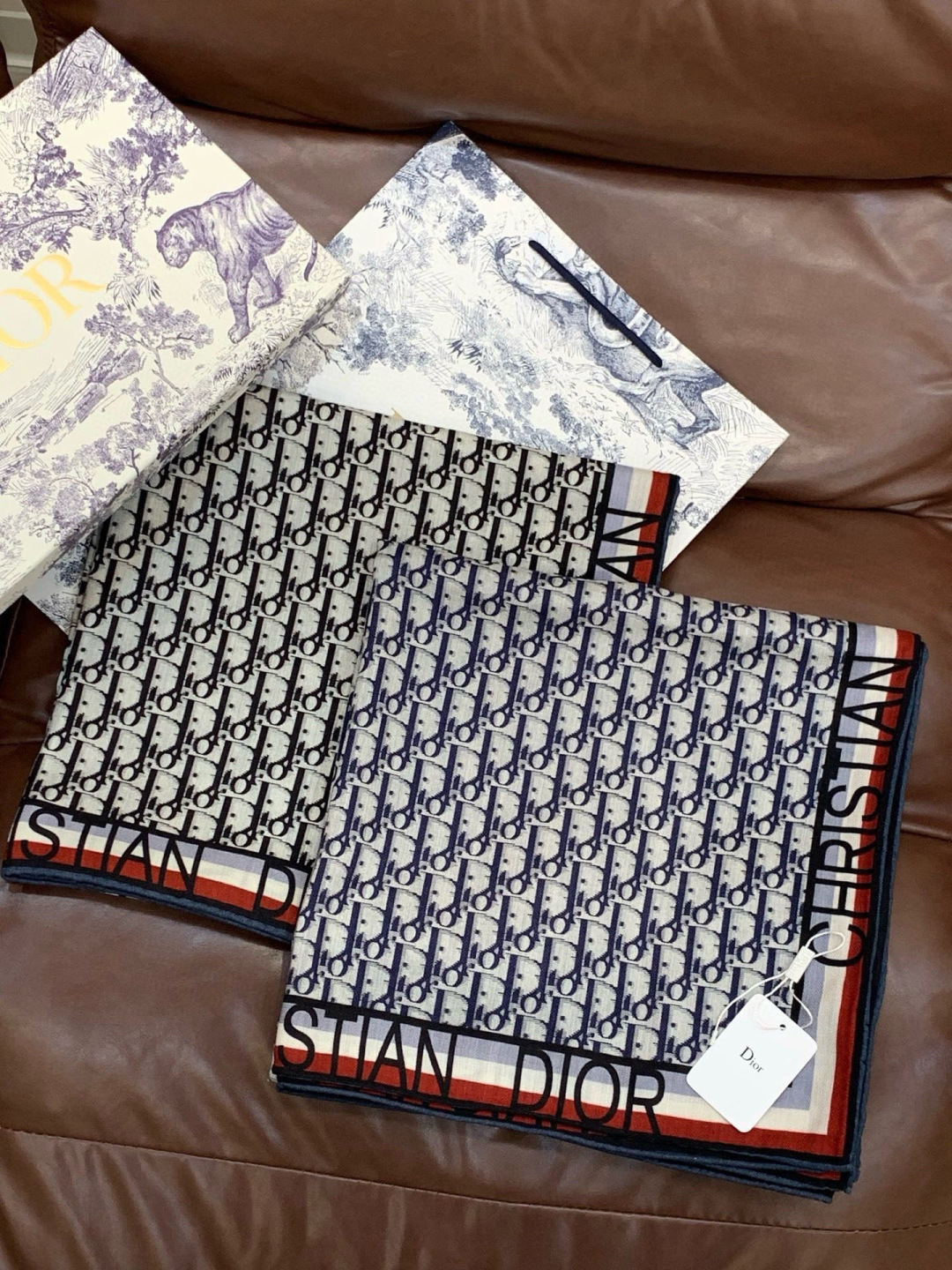 新✨✨😘👍Dior最最新的专柜主打款【D边框老花140】 💟 度假及日常都非常好搭配的款😍订单私流 】一