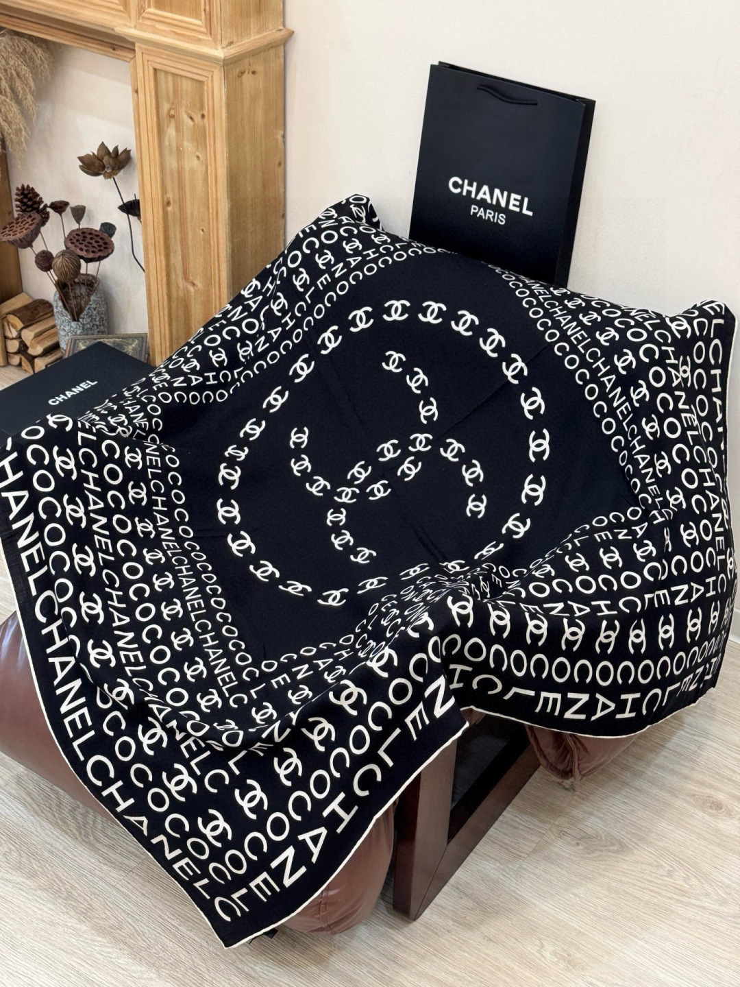 Chanel ~【140顶级双面丝绒披肩】香家logo与字母的完美碰撞设计底部还有隐隐约约的双C小Log