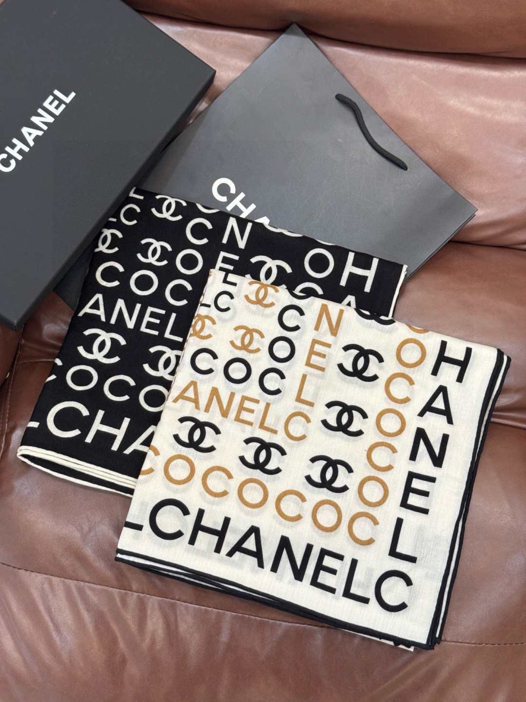 Chanel ~【140顶级双面丝绒披肩】香家logo与字母的完美碰撞设计底部还有隐隐约约的双C小Log
