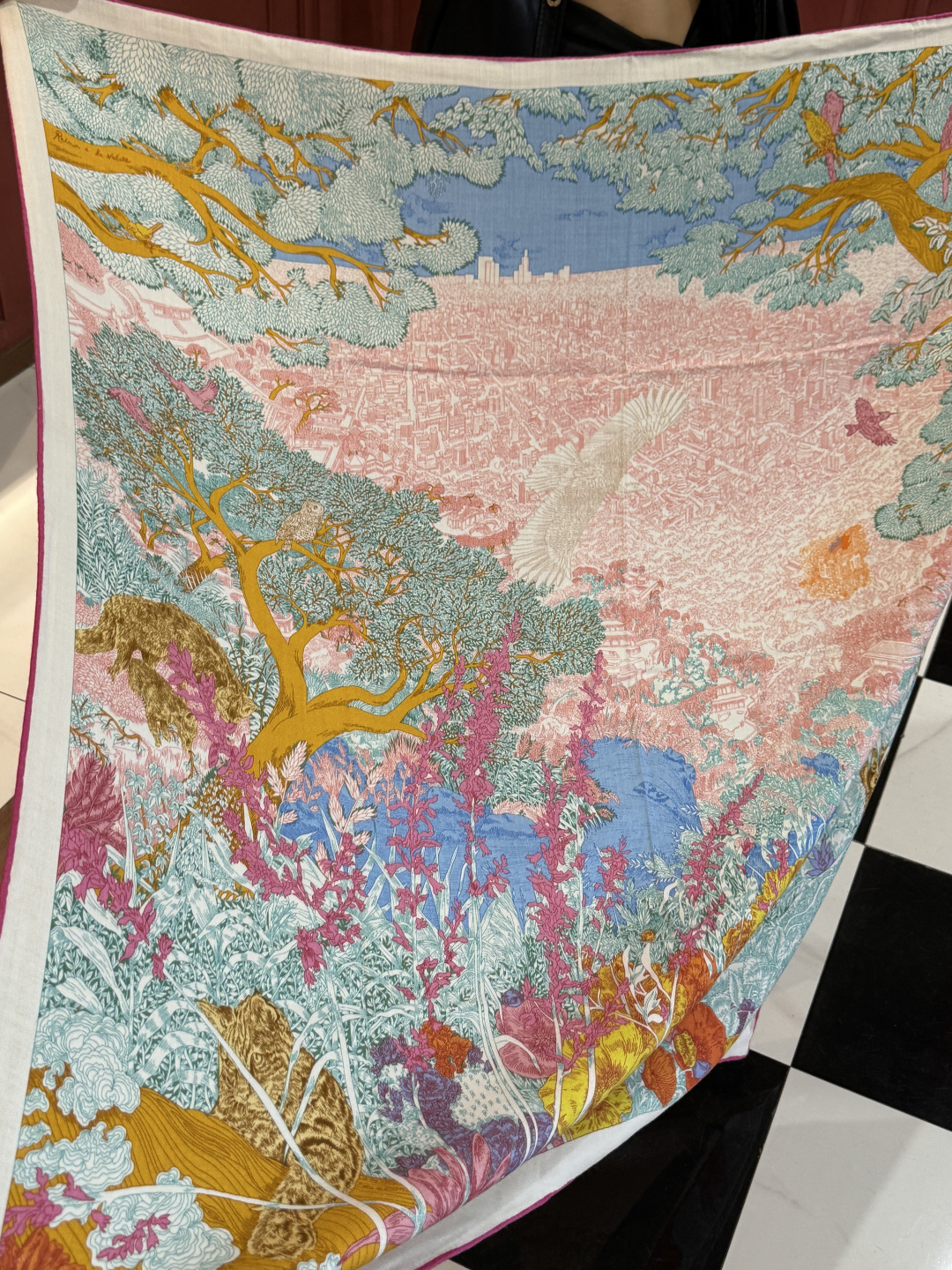 爱马仕～秋冬搭配利器❗️顶级双面同色 版真丝羊绒披肩！！1条等于2条】点睛精彩，图案和配色都超级喜欢，又