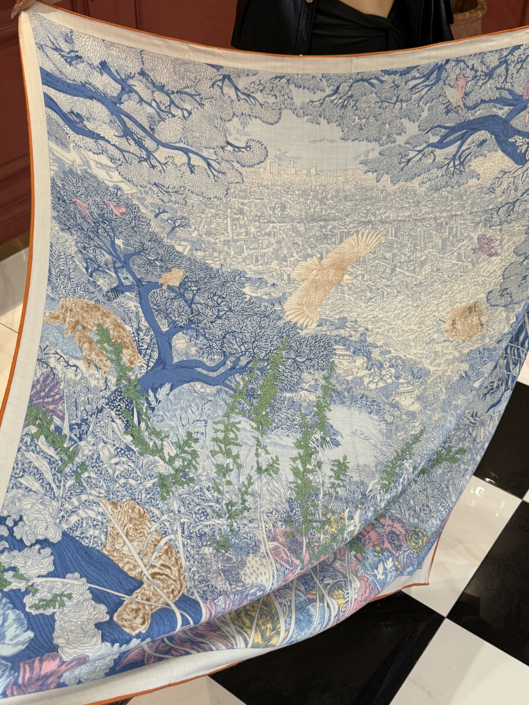 爱马仕～秋冬搭配利器❗️顶级双面同色 版真丝羊绒披肩！！1条等于2条】点睛精彩，图案和配色都超级喜欢，又