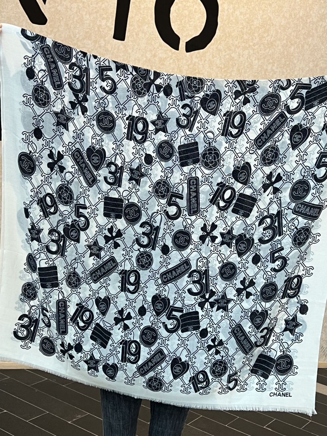 上新🌟 会发光发亮的围巾 💄💋新款客供银线💖羊绒面料长巾 😘美翻了[流泪]【手绘LOGO银线长巾】御用殿