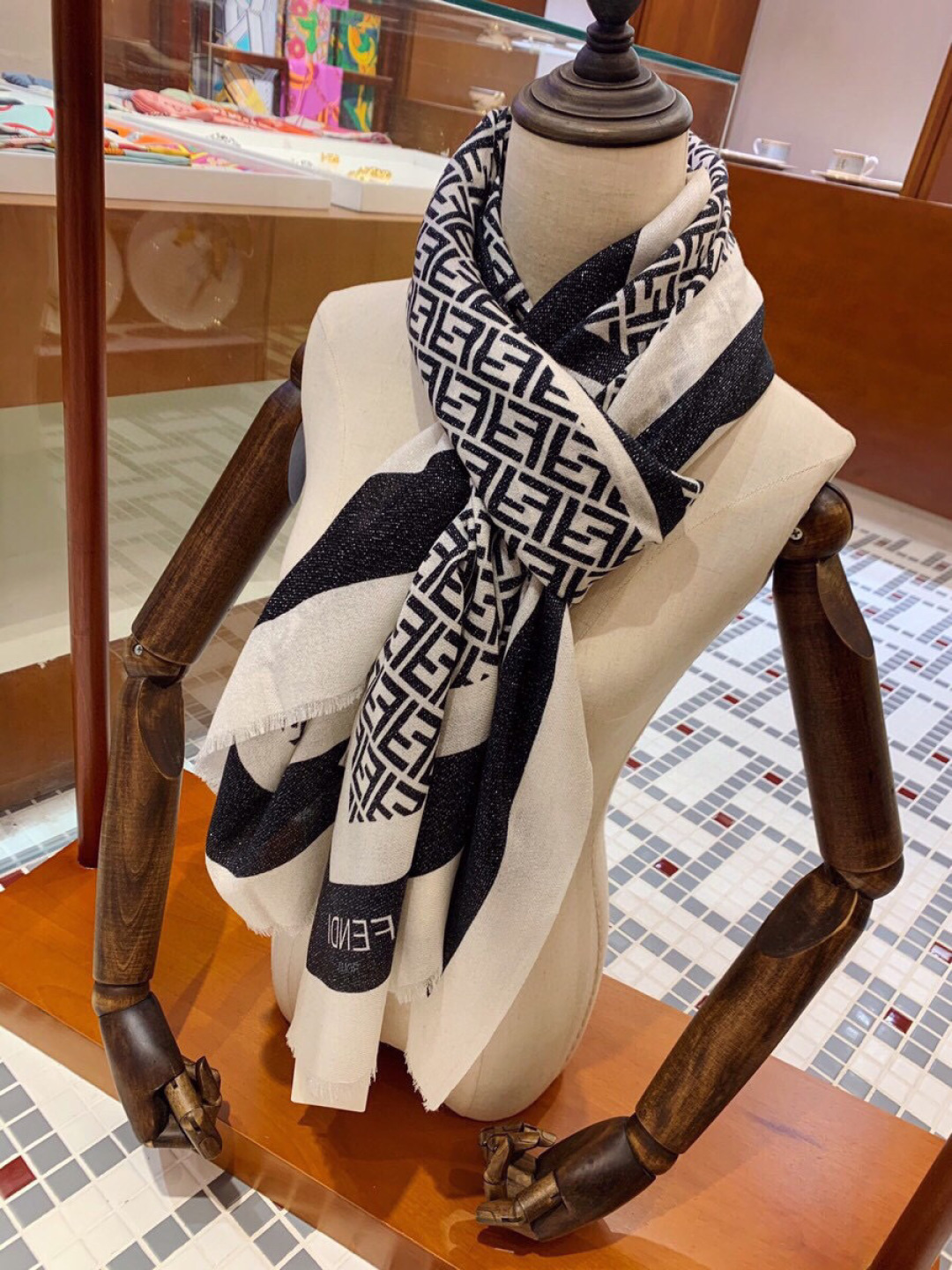 【▪️闪光女神披肩，璀璨夺目】Fendi神仙级好物！！！简约款做出内涵特别不容易！版型，柔软度，手感等都