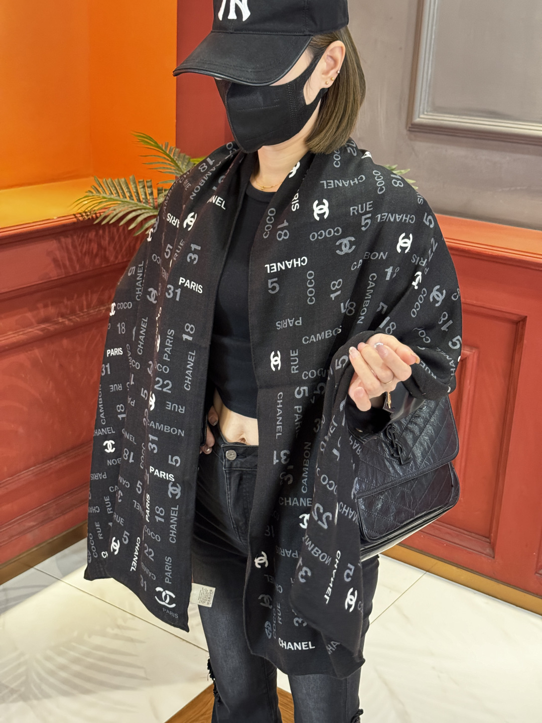 上新❤️【Chanel】 经典茶花优雅Coco风，Chanel最新菱格丝绒大方巾~气质到骨子里，香奶奶新