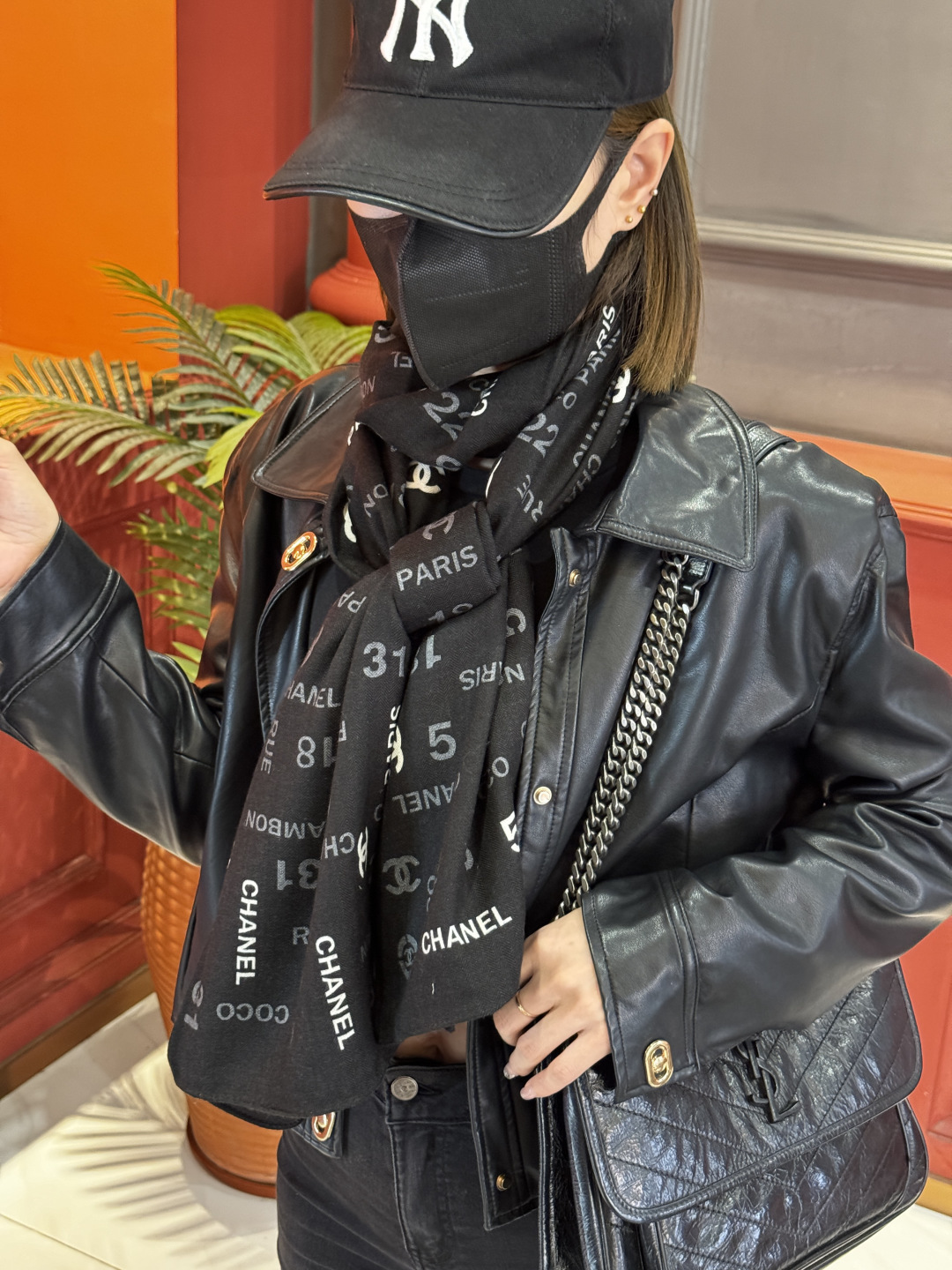 上新❤️【Chanel】 经典茶花优雅Coco风，Chanel最新菱格丝绒大方巾~气质到骨子里，香奶奶新