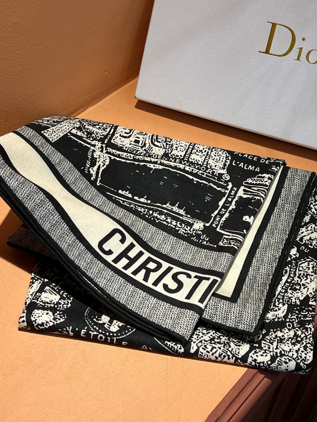 Dior ❤【️巴黎地图】黄金尺寸110*110双面同色丝绒方巾 不爱140繁复尺寸的姐妹可以选择110