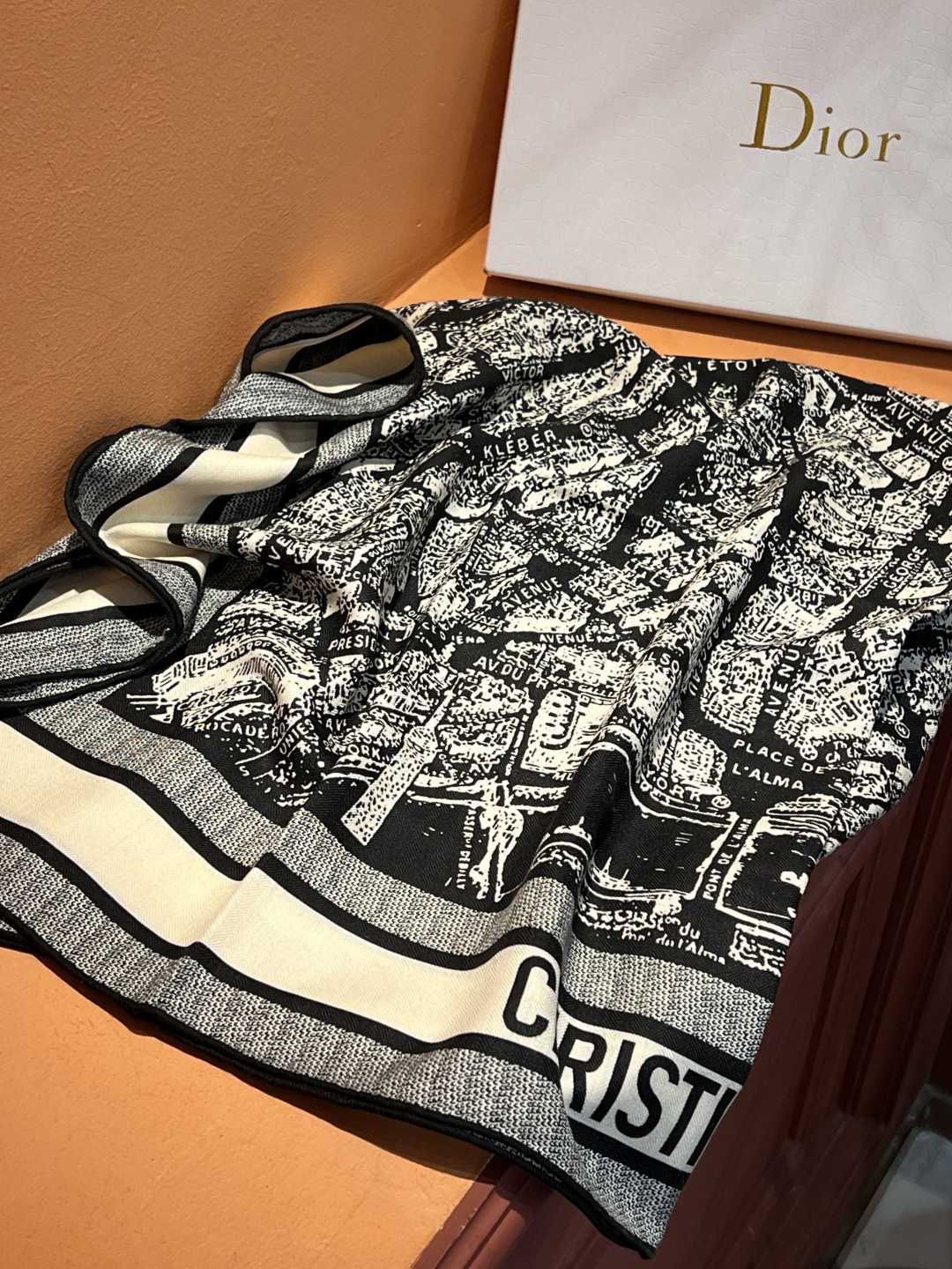 Dior ❤【️巴黎地图】黄金尺寸110*110双面同色丝绒方巾 不爱140繁复尺寸的姐妹可以选择110
