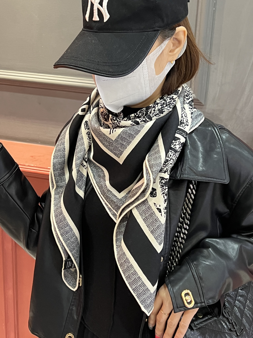 Dior ❤【️巴黎地图】黄金尺寸110*110双面同色丝绒方巾 不爱140繁复尺寸的姐妹可以选择110