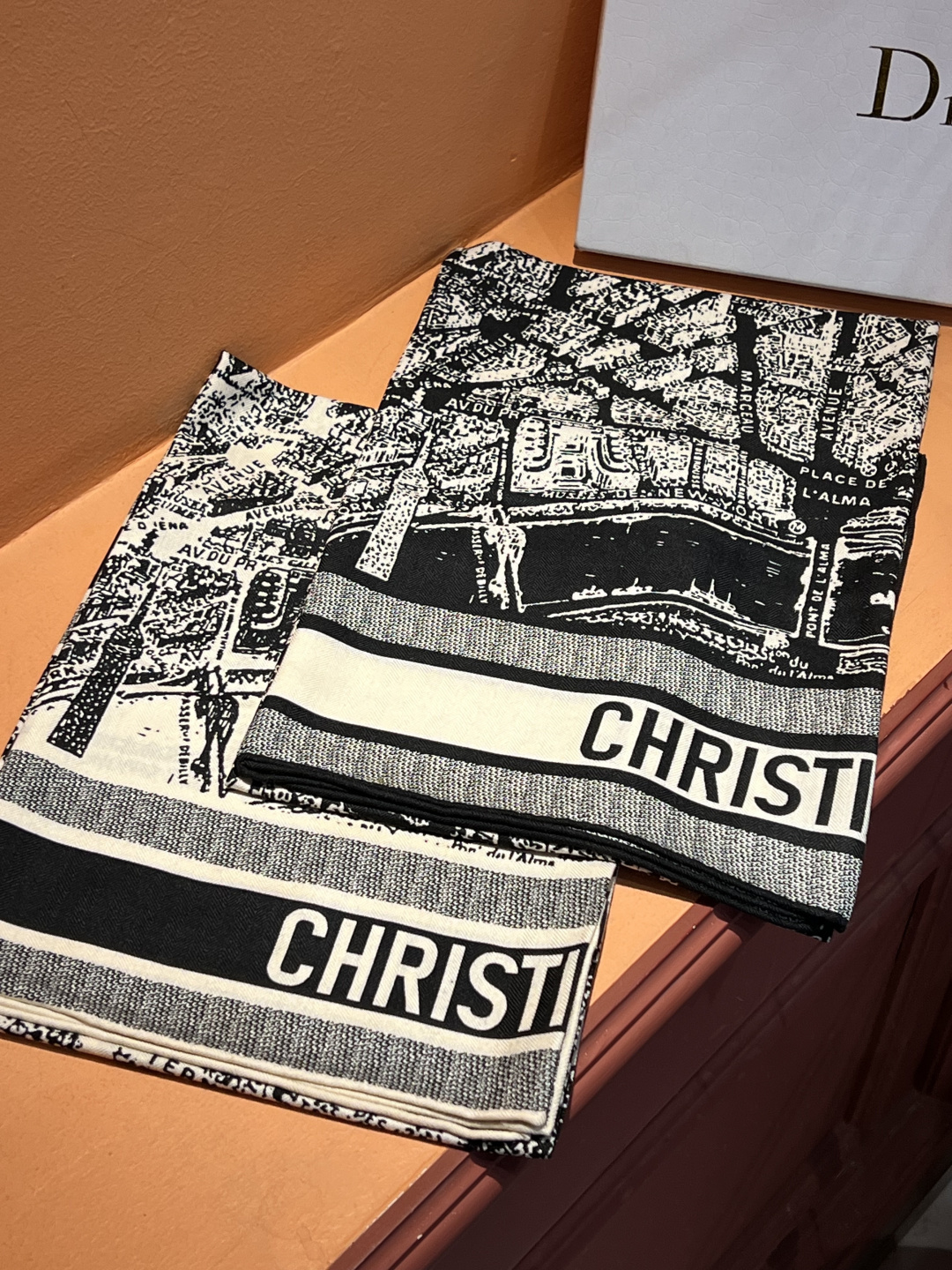 Dior ❤【️巴黎地图】黄金尺寸110*110双面同色丝绒方巾 不爱140繁复尺寸的姐妹可以选择110
