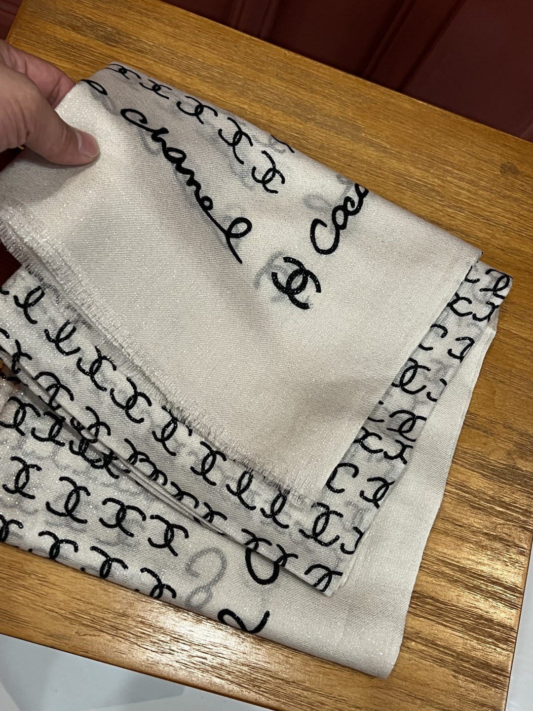 上新🌟 会发光发亮的围巾 💄💋新款客供银线💖羊绒面料长巾 😘美翻了[流泪]【手绘LOGO银线长巾】御用殿