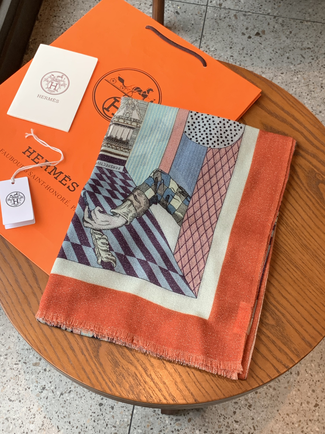 会发光发亮的围巾 爱马仕 专柜同步 买了都说好看羊绒印花‼️推荐💕顶级工艺超值‼️爱马仕专柜爆款🎁🎁羊绒