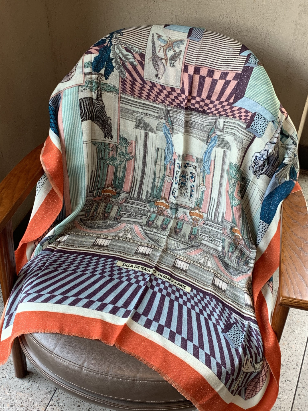 会发光发亮的围巾 爱马仕 专柜同步 买了都说好看羊绒印花‼️推荐💕顶级工艺超值‼️爱马仕专柜爆款🎁🎁羊绒