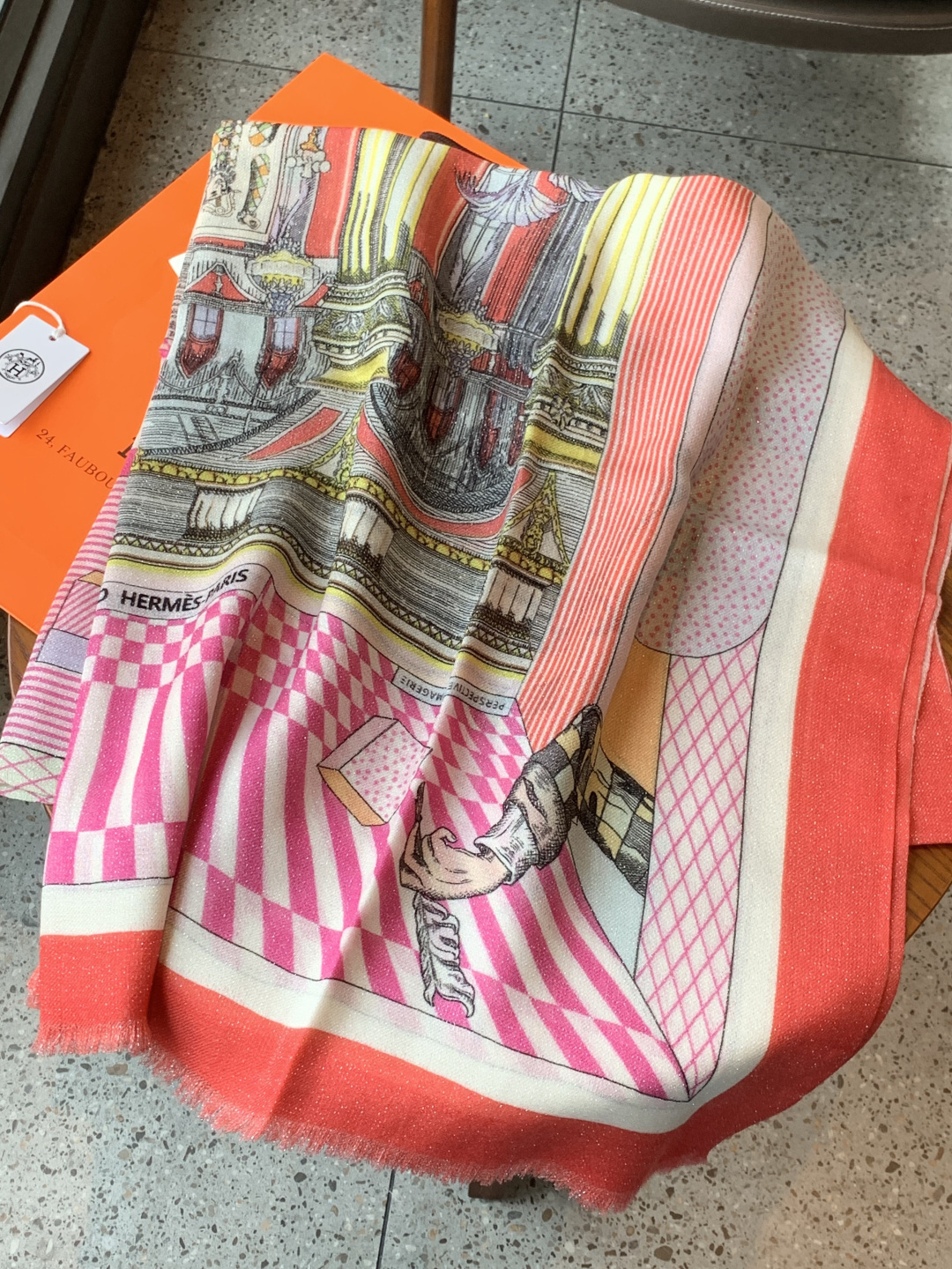 会发光发亮的围巾 爱马仕 专柜同步 买了都说好看羊绒印花‼️推荐💕顶级工艺超值‼️爱马仕专柜爆款🎁🎁羊绒