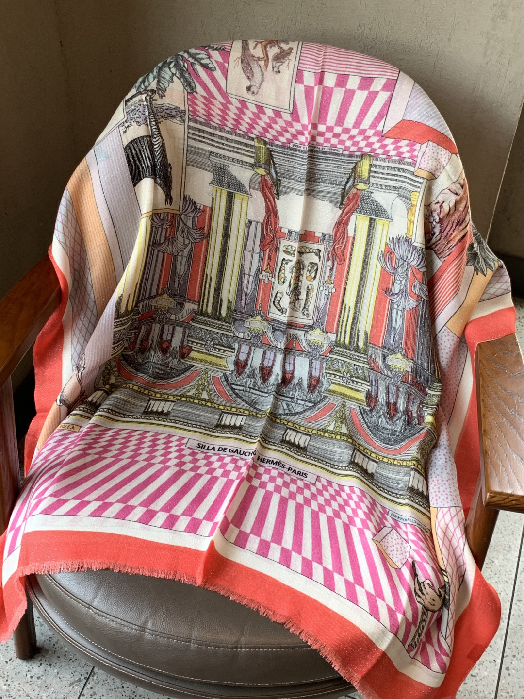 会发光发亮的围巾 爱马仕 专柜同步 买了都说好看羊绒印花‼️推荐💕顶级工艺超值‼️爱马仕专柜爆款🎁🎁羊绒