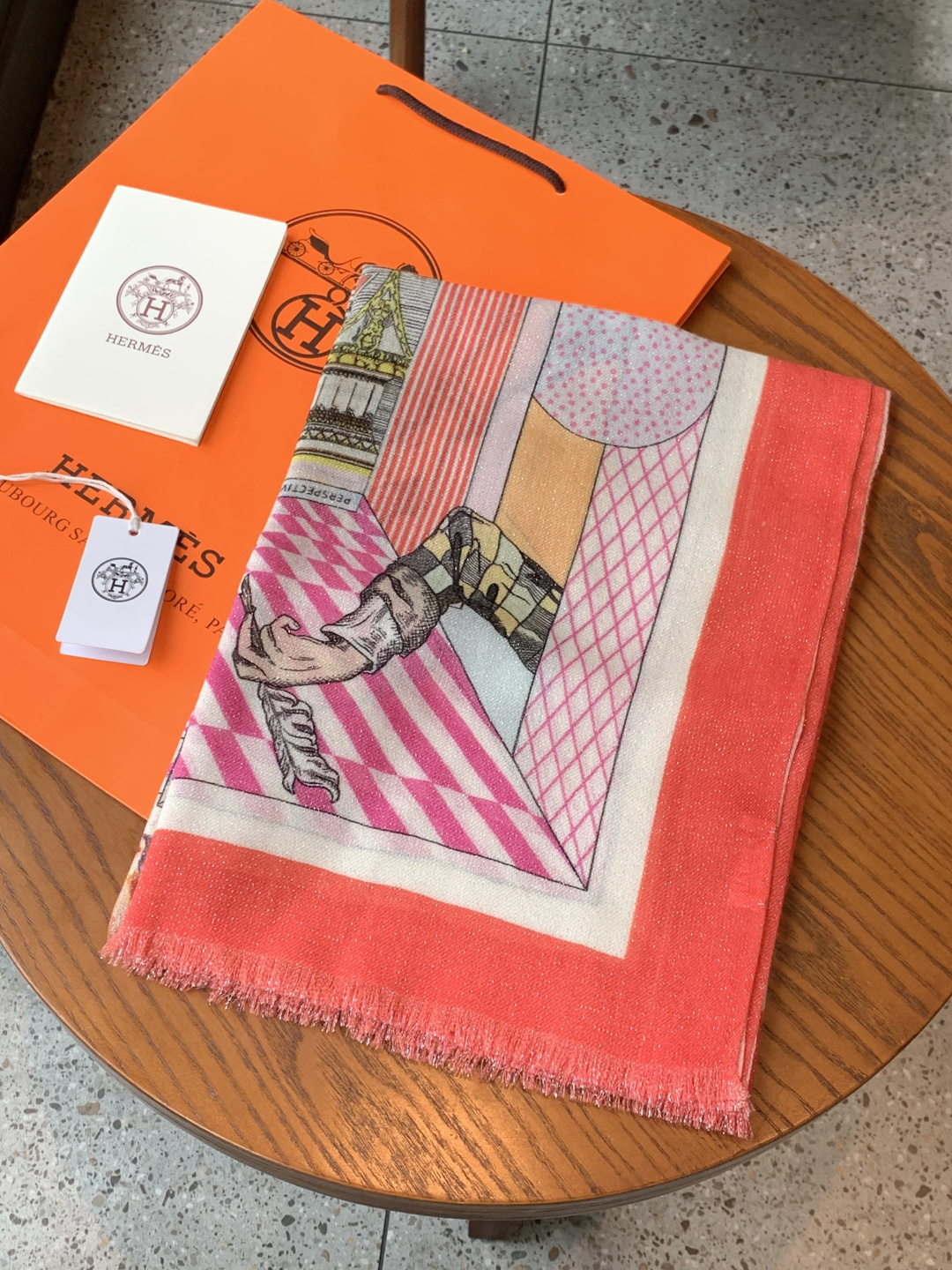 会发光发亮的围巾 爱马仕 专柜同步 买了都说好看羊绒印花‼️推荐💕顶级工艺超值‼️爱马仕专柜爆款🎁🎁羊绒