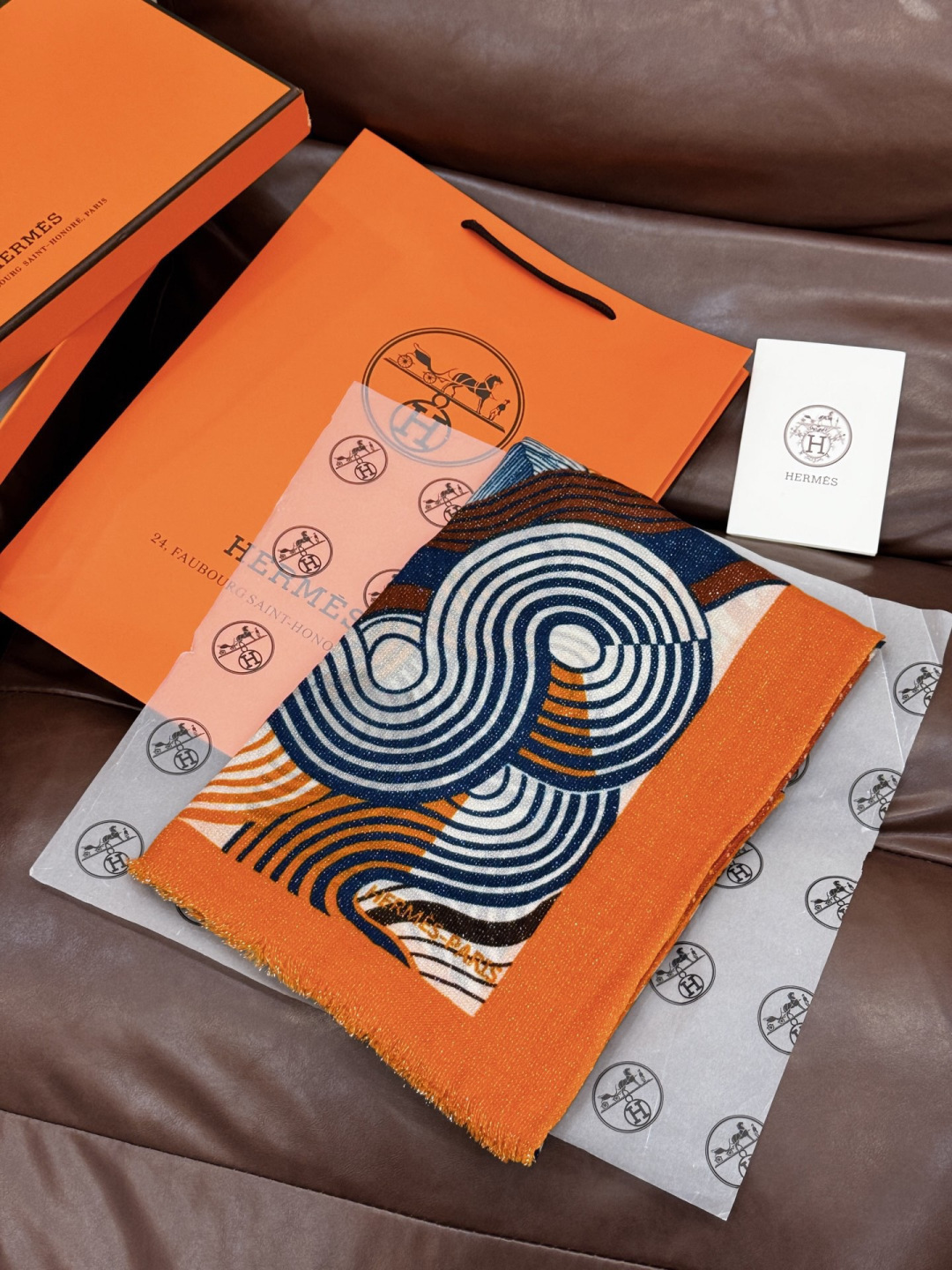 上新🌟 会发光发亮的围巾 💄💋新款客银丝+💖羊绒面料长巾 😘美翻了[流泪]H家【骏马披挂长巾】御用殿堂级