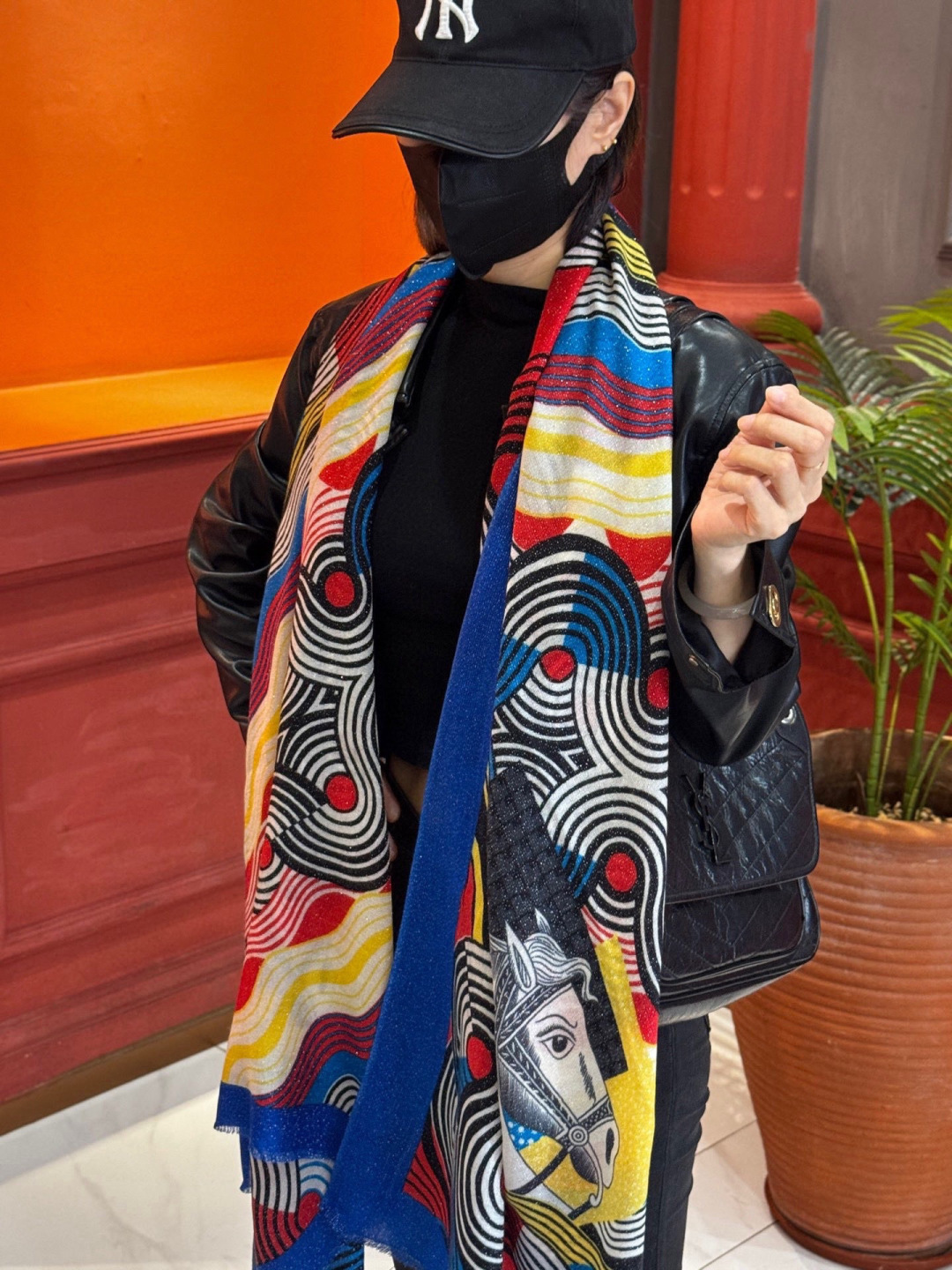 上新🌟 会发光发亮的围巾 💄💋新款客银丝+💖羊绒面料长巾 😘美翻了[流泪]H家【骏马披挂长巾】御用殿堂级