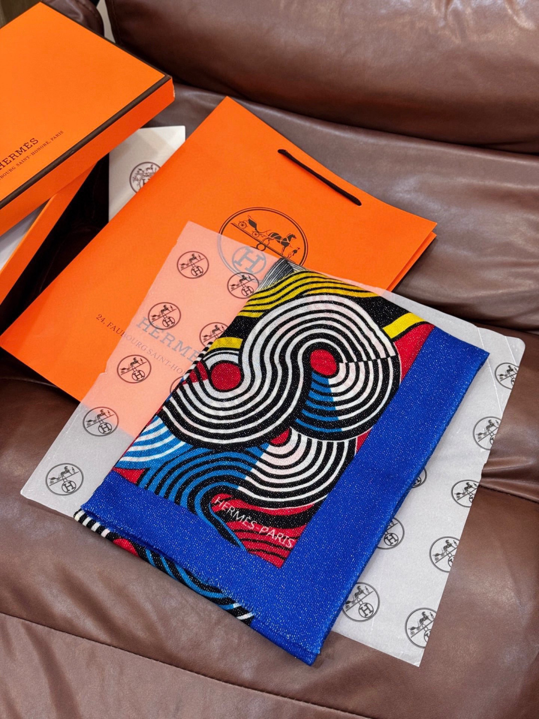 上新🌟 会发光发亮的围巾 💄💋新款客银丝+💖羊绒面料长巾 😘美翻了[流泪]H家【骏马披挂长巾】御用殿堂级